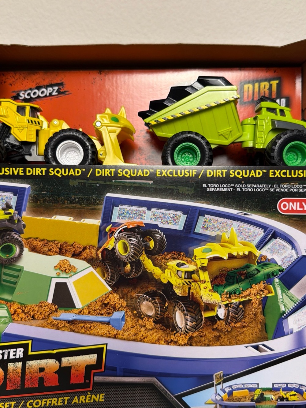 Monster Jam Monster Trucks Monster Dirt Arena Set Scoopz & Axel Dirt Squad NEW - Picture 2 of 6